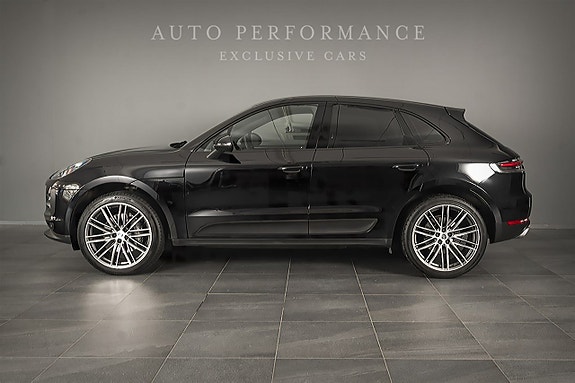 Porsche Macan S 2 of 9