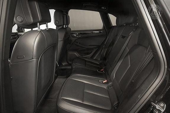 Porsche Macan S 8 of 9