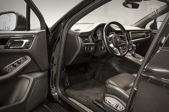 Porsche Macan S 4 of 9