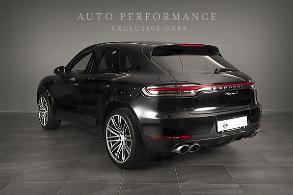 Porsche Macan S 3 of 9