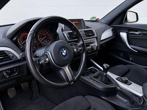 BMW 125i 4 of 6