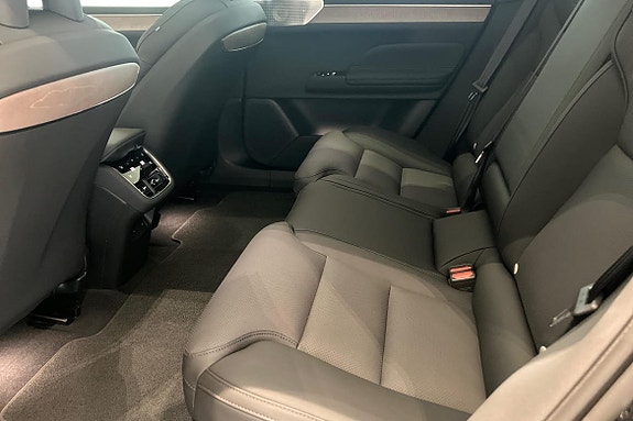 Volvo ES90 13 of 21