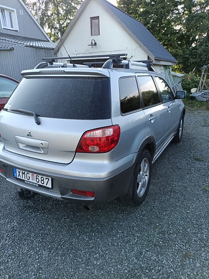 Mitsubishi Outlander 3 of 9