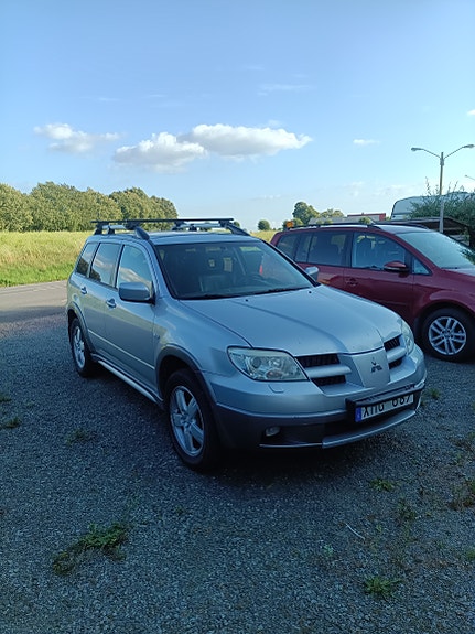 Mitsubishi Outlander 2 of 9