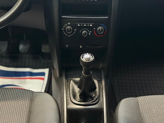 Peugeot 207 SW 12 of 21
