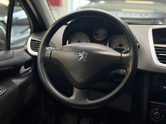 Peugeot 207 SW 9 of 21