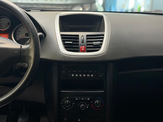 Peugeot 207 SW 11 of 21