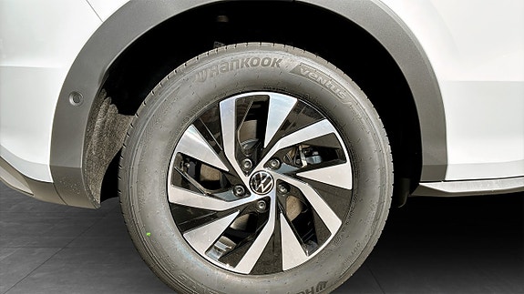 Volkswagen T-Roc 6 of 12