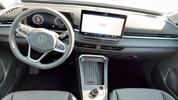 Volkswagen T-Roc 10 of 12