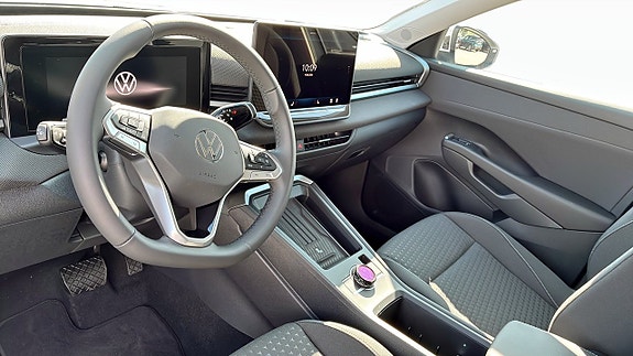 Volkswagen T-Roc 7 of 12