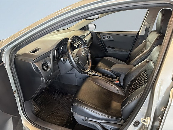 Toyota Auris 7 of 19