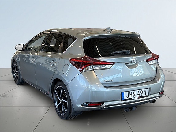 Toyota Auris 5 of 19