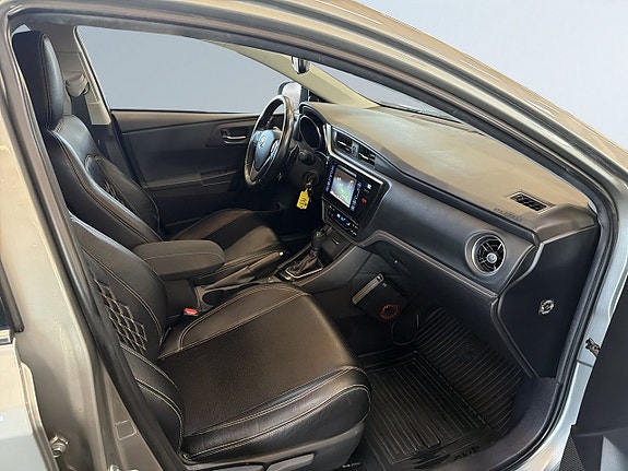 Toyota Auris 10 of 19