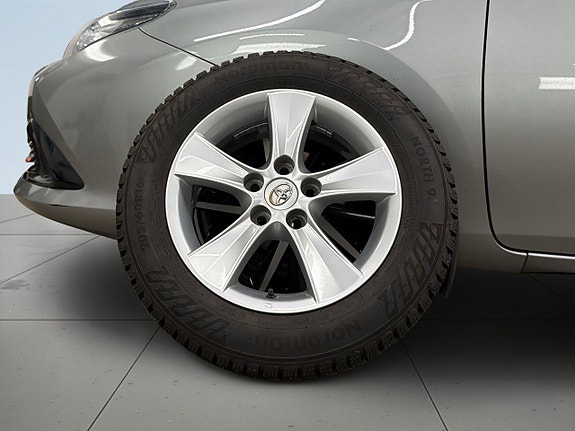 Toyota Auris 14 of 19