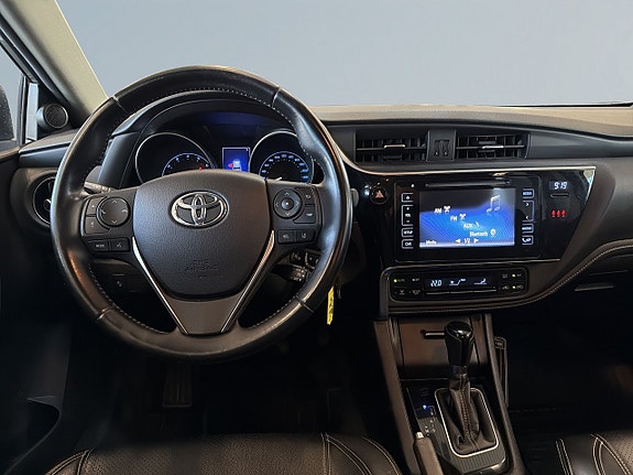 Toyota Auris 8 of 19
