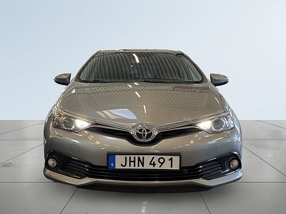 Toyota Auris 2 of 19