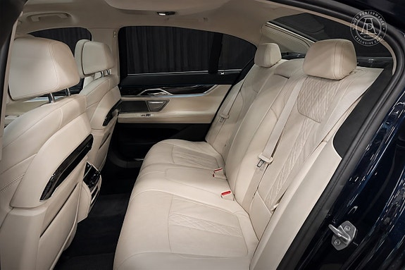 BMW 750i 11 of 11