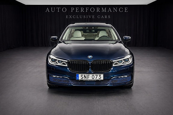 BMW 750i 4 of 11
