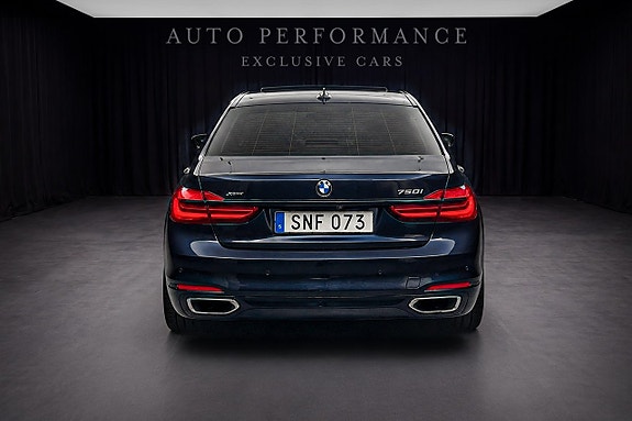 BMW 750i 5 of 11