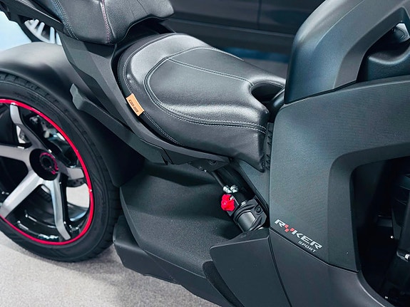 Can-Am Ryker Sport Night Rider Batmobile 900cc B-Körkort 11 of 16