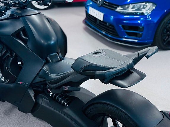 Can-Am Ryker Sport Night Rider Batmobile 900cc B-Körkort 10 of 16