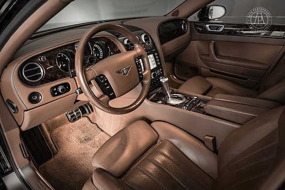 Bentley Continental Flying Spur 5 of 7