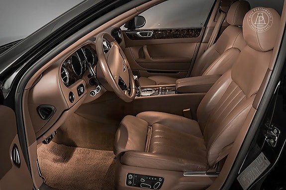Bentley Continental Flying Spur 4 of 7
