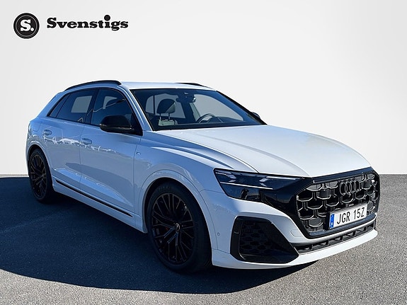 Audi Q8 2 of 12
