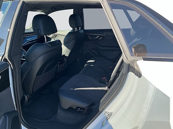 Audi Q8 10 of 12