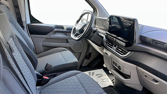 Ford E-Custom Tourneo 3 of 9