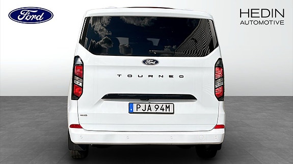 Ford E-Custom Tourneo 7 of 9