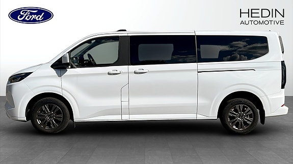 Ford E-Custom Tourneo 6 of 9