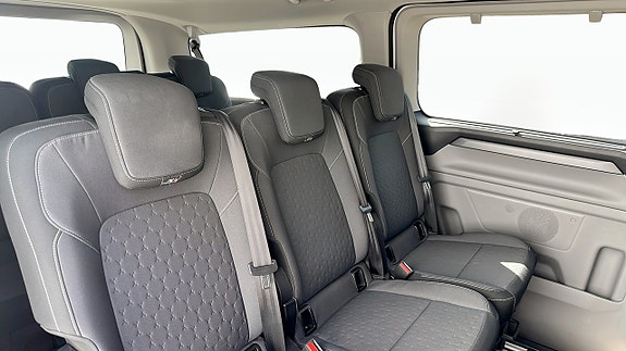 Ford E-Custom Tourneo 5 of 9