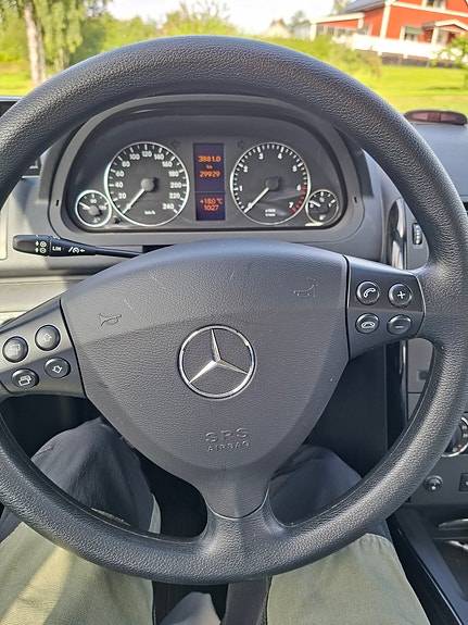 Mercedes-Benz A180 3 of 11