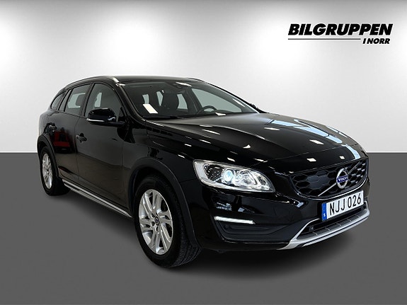 Volvo V60 Cross Country 3 of 16