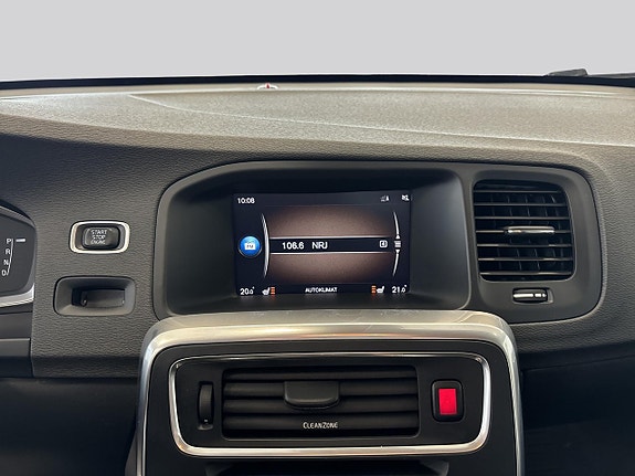 Volvo V60 Cross Country 11 of 16
