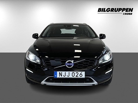 Volvo V60 Cross Country 2 of 16