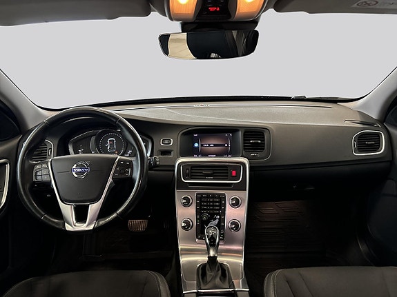 Volvo V60 Cross Country 7 of 16