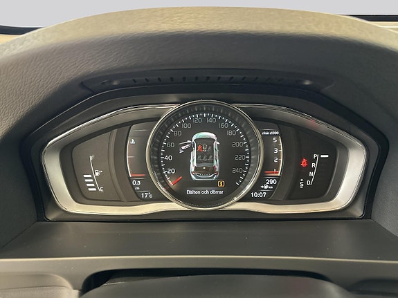 Volvo V60 Cross Country 10 of 16