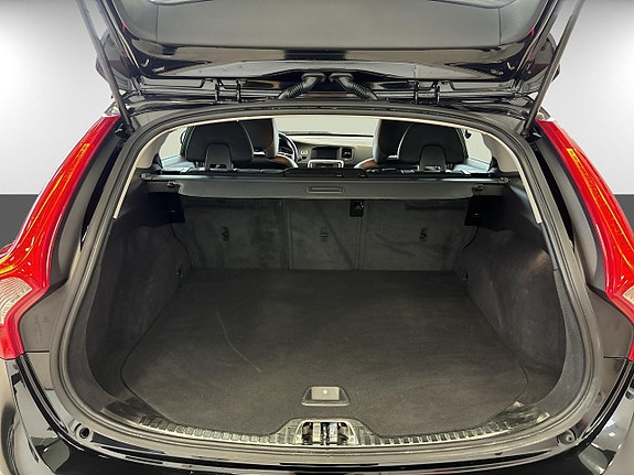 Volvo V60 Cross Country 14 of 16