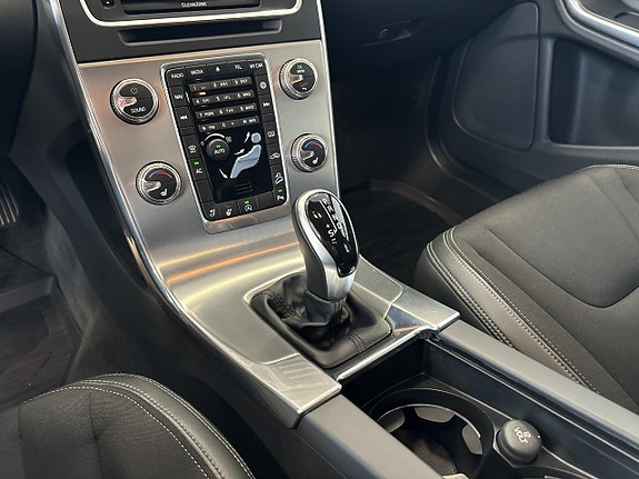 Volvo V60 Cross Country 12 of 16