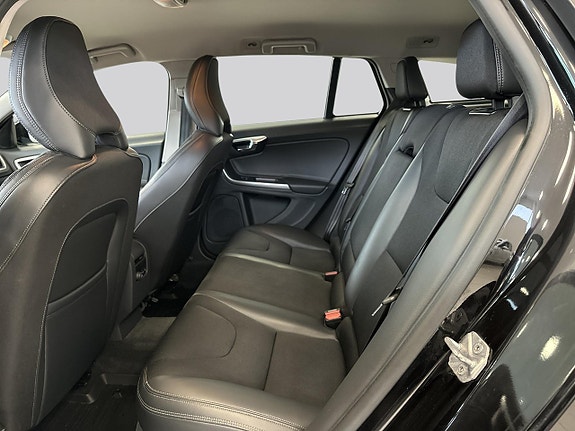 Volvo V60 Cross Country 9 of 16