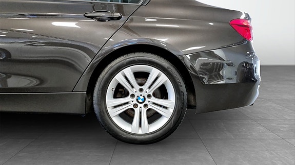 BMW 320d 9 of 12