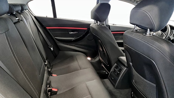 BMW 320d 5 of 12