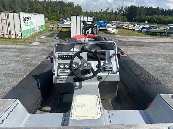 Ribtec ltd ny motor för 100 000ktr slumpas bud 5 of 8