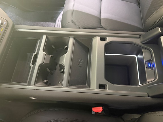 Land Rover Defender 110 17 of 26