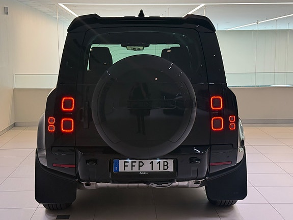 Land Rover Defender 110 5 of 26