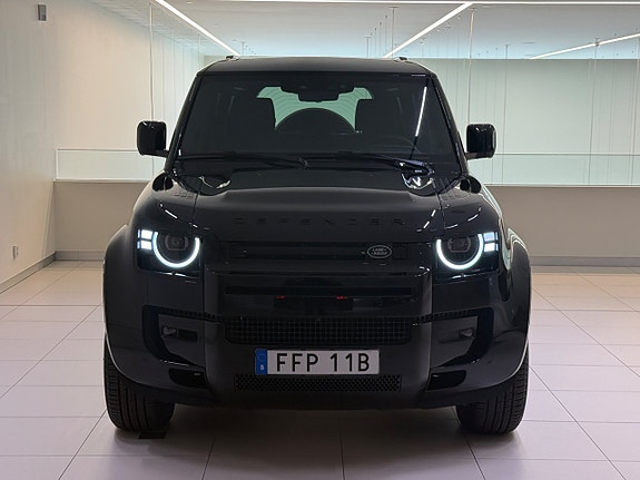 Land Rover Defender 110 2 of 26