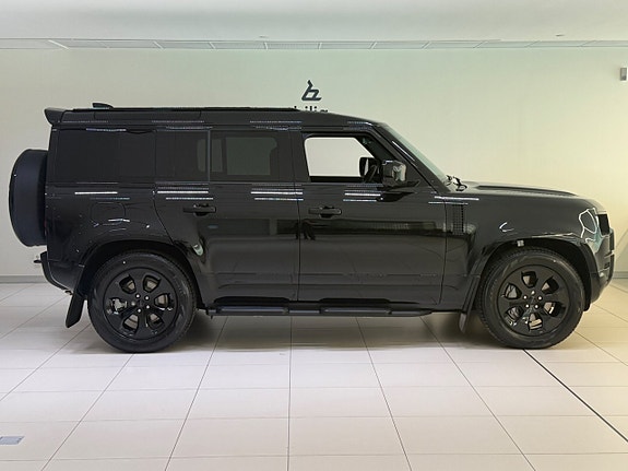 Land Rover Defender 110 6 of 26