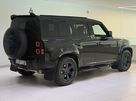 Land Rover Defender 110 4 of 26